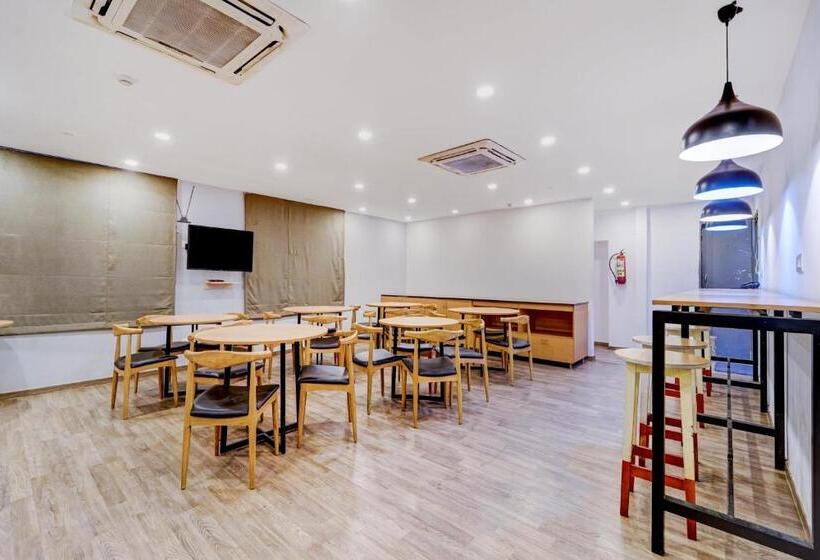 هتل Townhouse 1123 Four Season