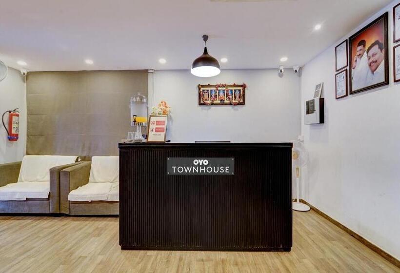 هتل Townhouse 1123 Four Season