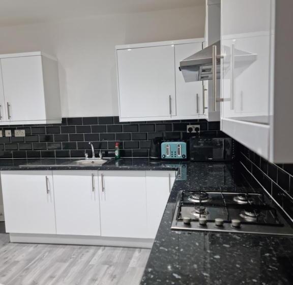 Пансион Spacious & Comfortable Ensuite Room In Lovely Home