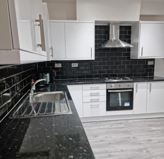 Пансион Spacious & Comfortable Ensuite Room In Lovely Home