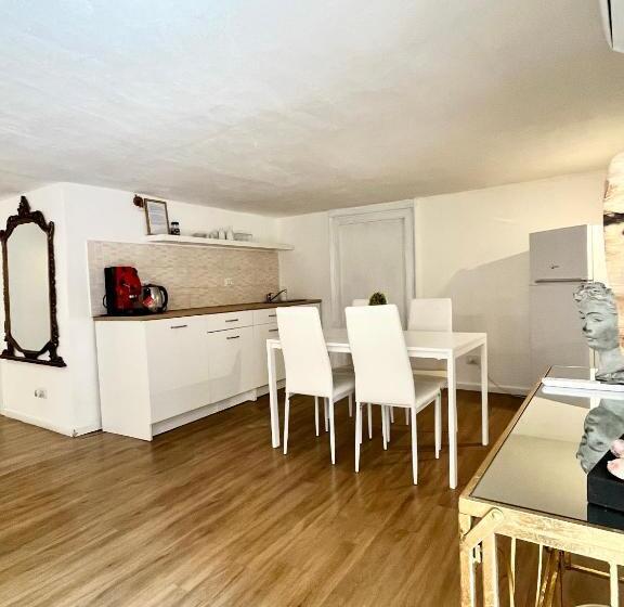 تختخواب و صبحانه Beretti Home
