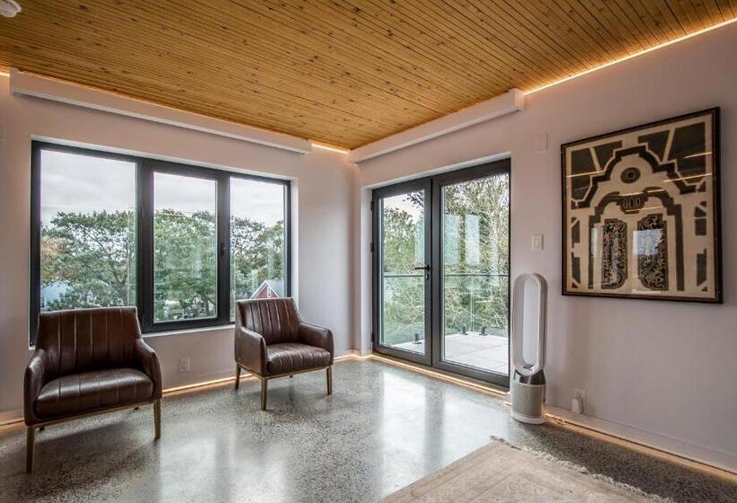تختخواب و صبحانه Luxury Bnb   Halifax Rooftop