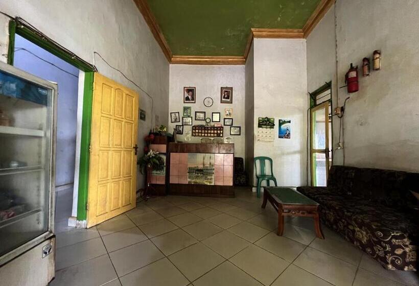 فندق Oyo 93304 Wisma La Oda Syariah