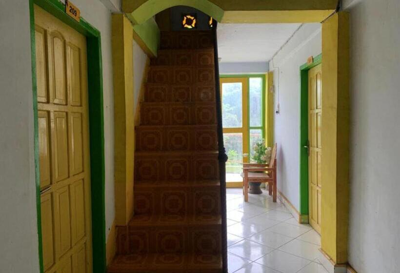 فندق Oyo 93304 Wisma La Oda Syariah
