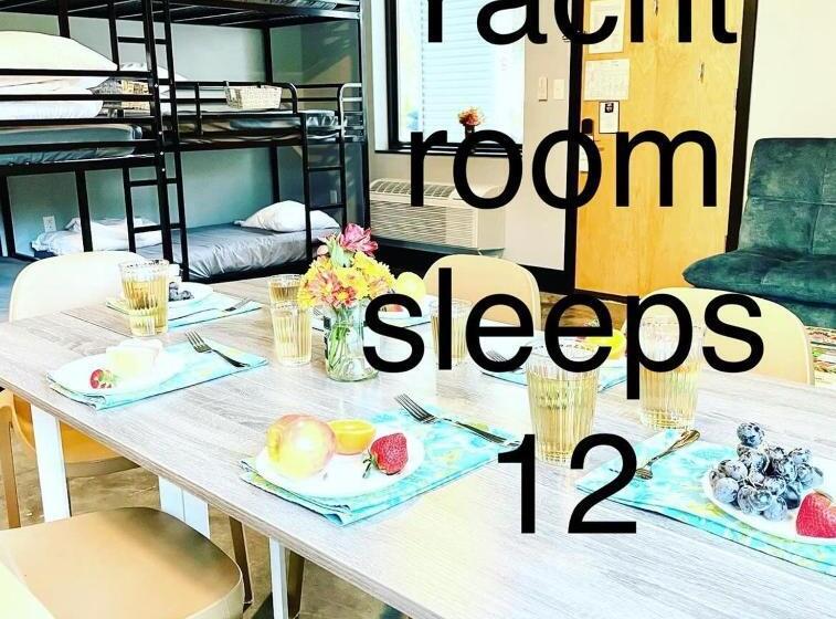 ホテル Boxcar Three Family Suite Near Winter Fun