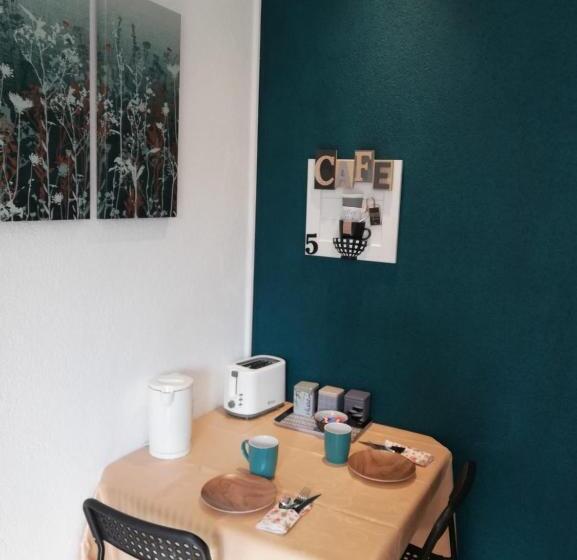 פנסיון Studio, Petit Déjeuner Inclus, 20min Beauval