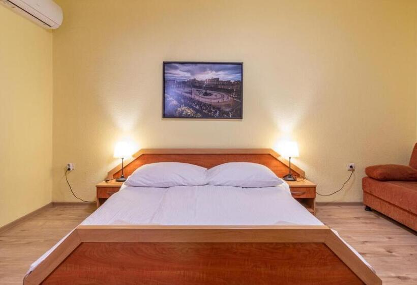 ベッドアンドブレックファースト Kisduna étterem Panzió