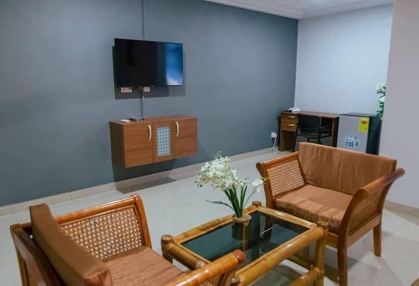 فندق Ampric Guest House And Lounge