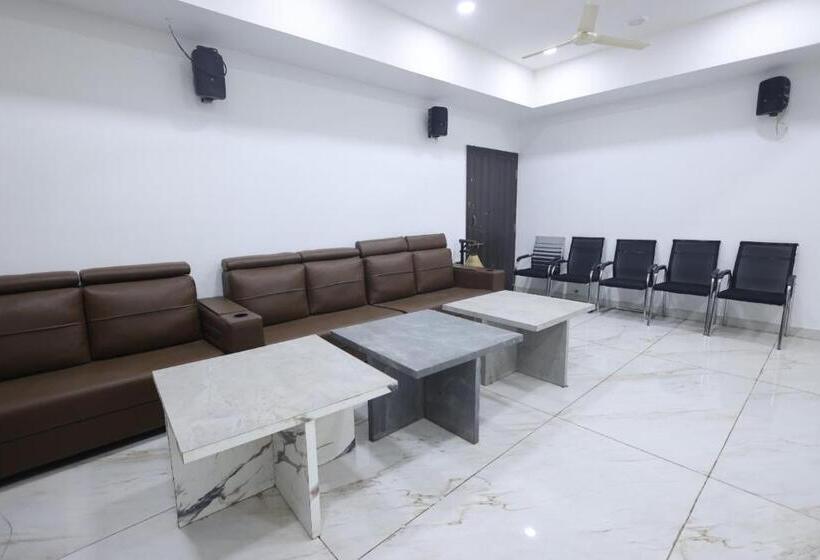 בית מלון כפרי Ashodev Residency