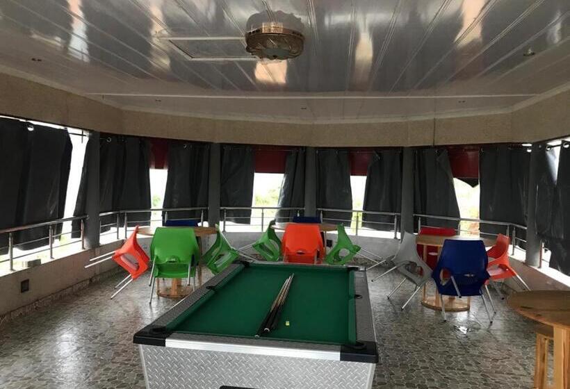מלון כמוסות New Waves Accommodation & Liquor
