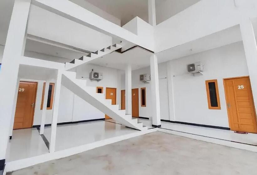 ホテル Oyo 93306 Homestay Permana Supadio Airport