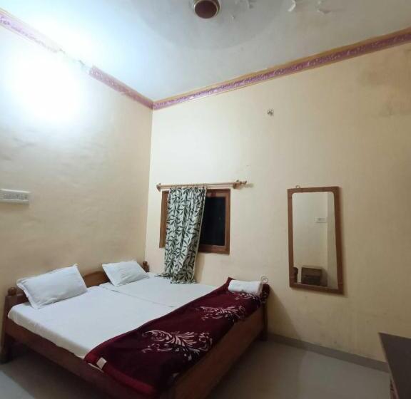 בית מלון כפרי Oyo The Laxmi Temple View