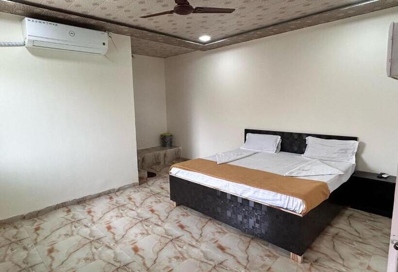 בית מלון כפרי Spot On Samadhan Lodging & Boarding