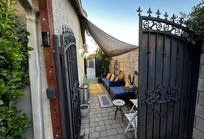 بنسيون Guesthouse: Jacuzzi,patio & Entry