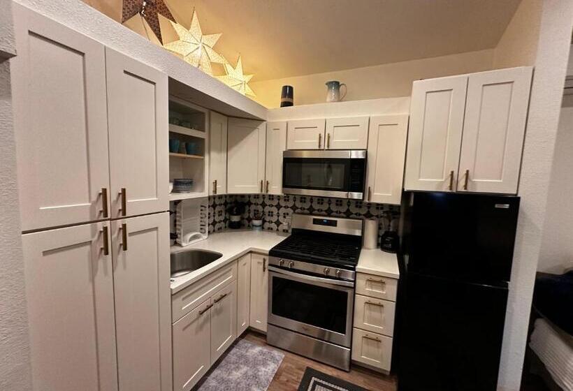 بنسيون Guesthouse: Jacuzzi,patio & Entry