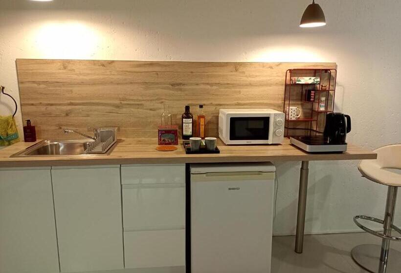 ペンション Logement Indépendant Avec Parking Privé Et Terrasse, Au Calme