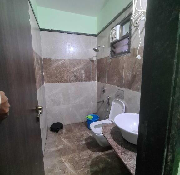 Spot On Hotel Pragya 4