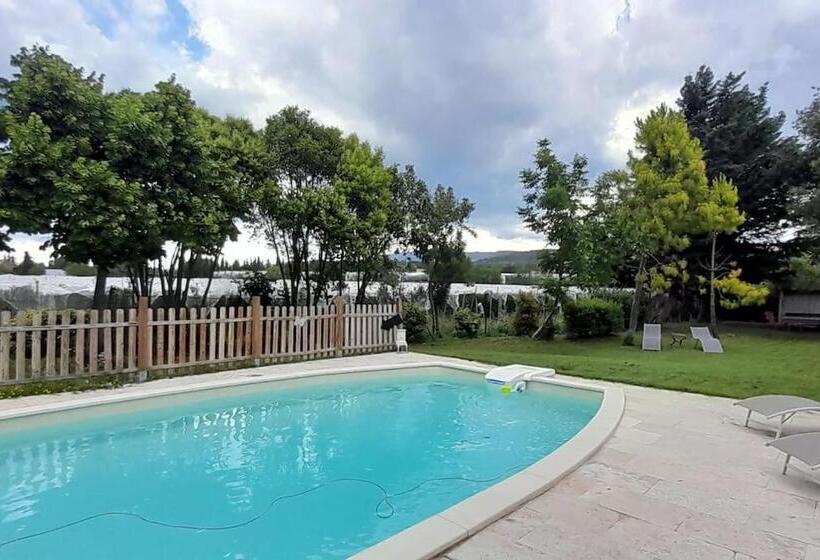 住宿加早餐  Chambres D Hôtes Et Cuisine Commune, Domaine Les Peupliers, Lagnes