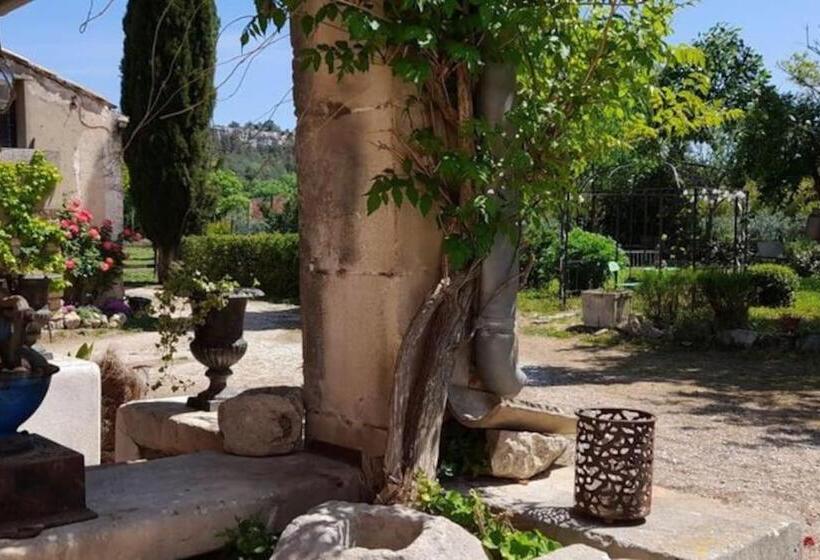 住宿加早餐  Chambres D Hôtes Et Cuisine Commune, Domaine Les Peupliers, Lagnes