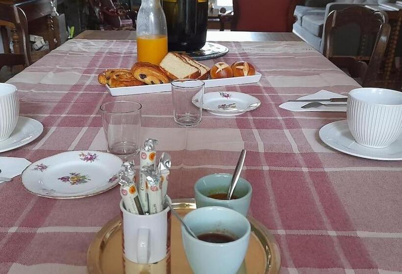 住宿加早餐  Chambres D Hôtes Et Cuisine Commune, Domaine Les Peupliers, Lagnes