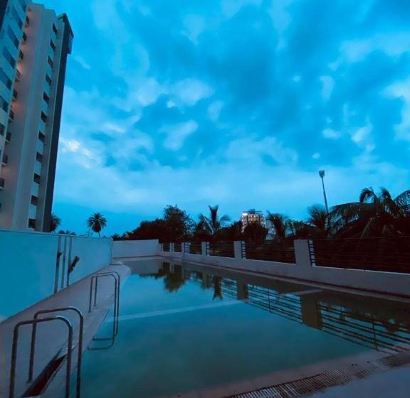 Отель Fortune Penthouse 11th Floor With Sky Orbit Swimming Pool And Gym