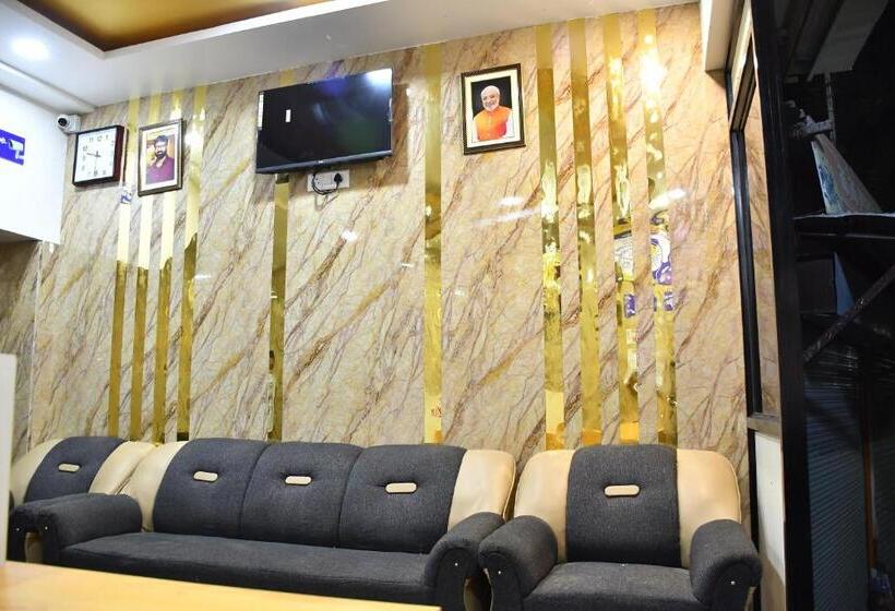 فندق Kalika Residency