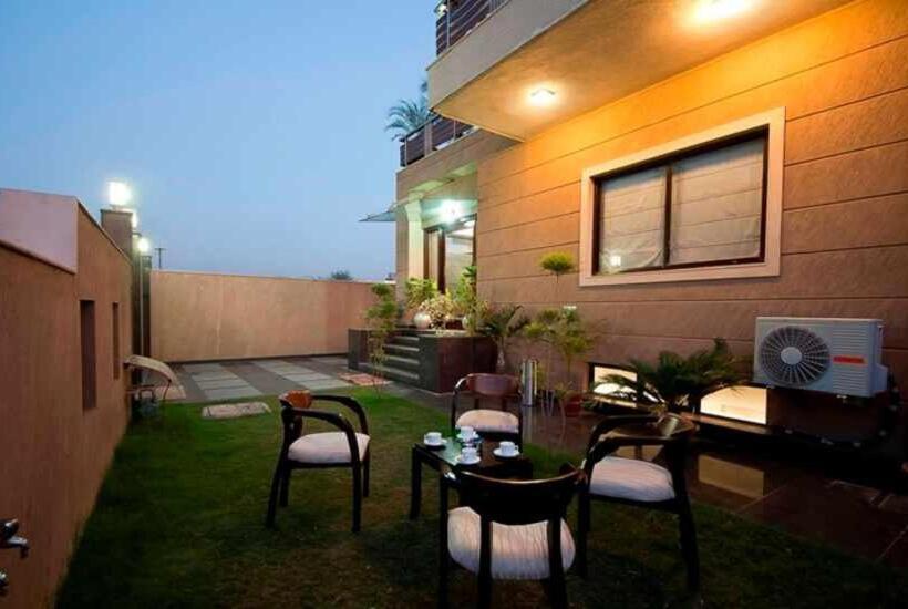 فندق Loomstay Royal Residency