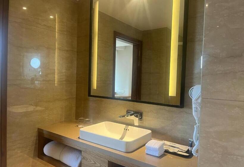 호텔 Ramada Encore By Wyndham Amritsar Airport