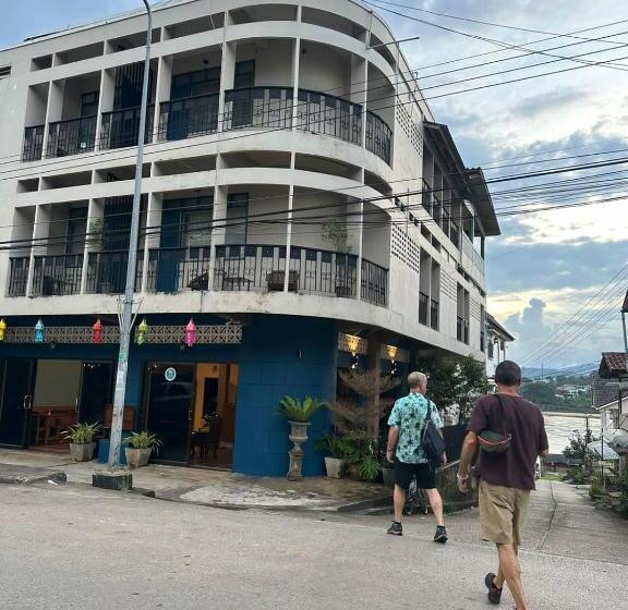 هتل Thadan Guest House