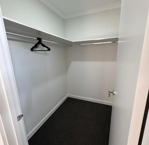 Пансион Brand New Comfortable Room In A Beautiful Suburb