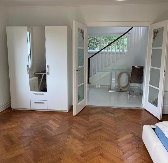 بنسيون Rooms In The Villa Near The Airport, Share Bathroom And Share Kitchen