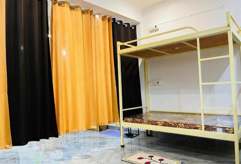 Hostel Wuid Stayin Wakeupindoon