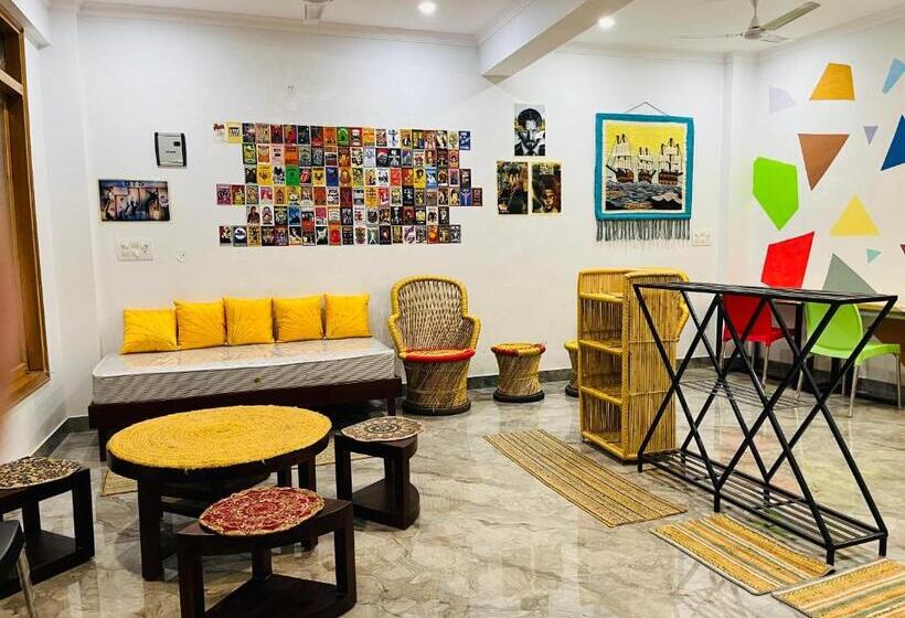 Hostel Wuid Stayin Wakeupindoon