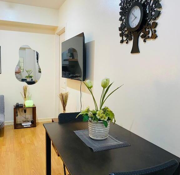 Cozy And Minimalist Room Near Airport