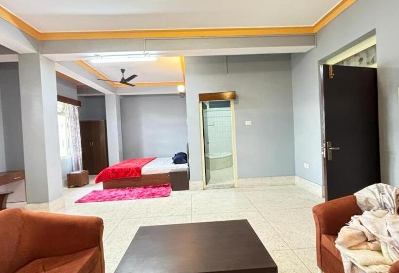 Отель Travellers Inn