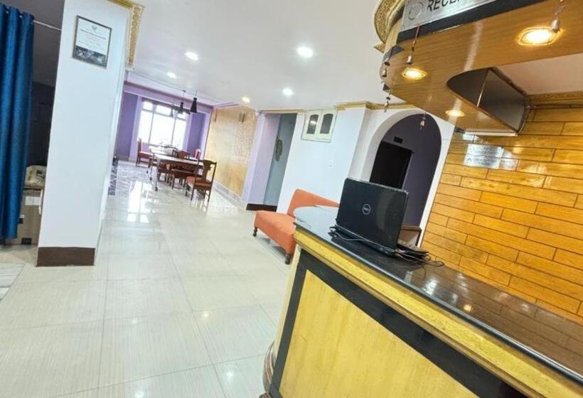 Отель Travellers Inn