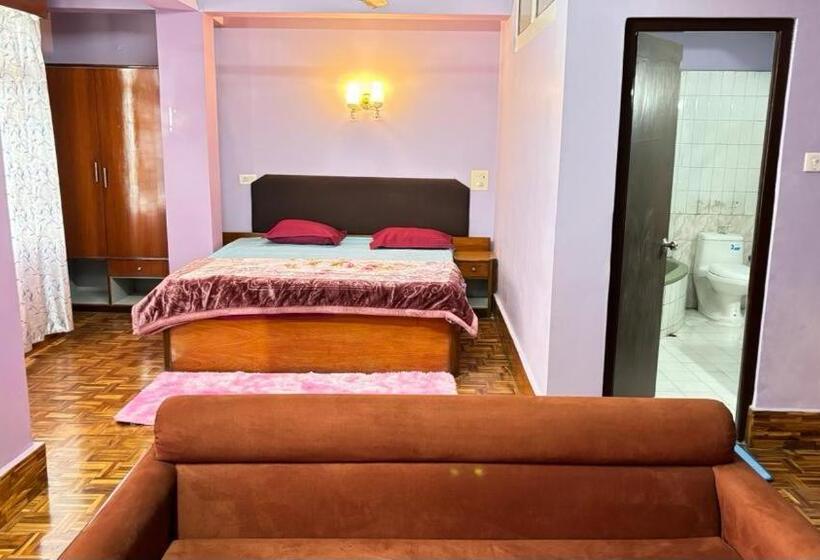 Отель Travellers Inn