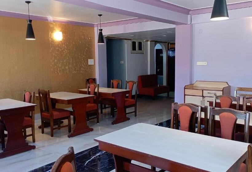 Отель Travellers Inn