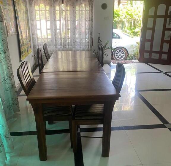 ペンション Jj Villa Aluthgama