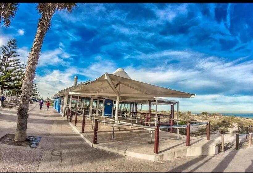 پانسیون Spacious Self Contained Unit   Short Walk To Grange Jetty