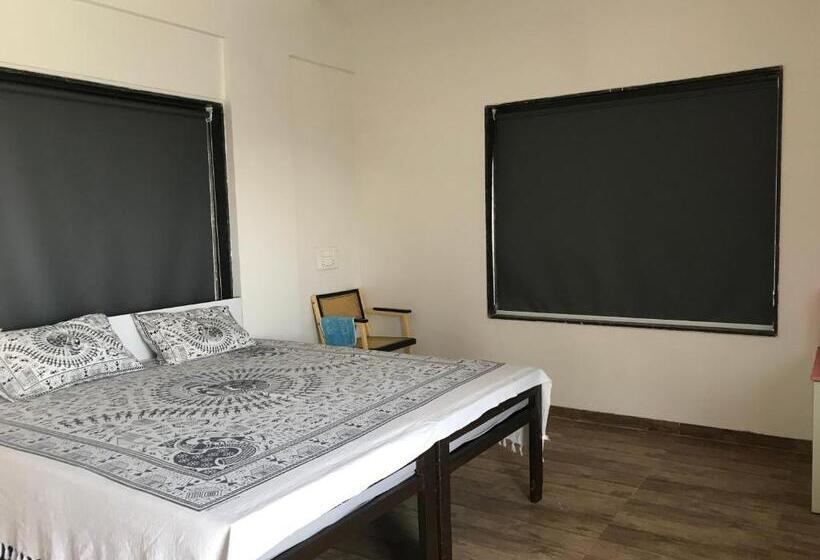بنسيون The Roof Top Home Stay