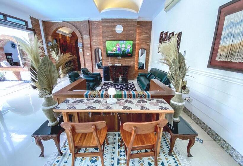 پانسیون Ubu Villa Balirejo At Yogyakarta City Center