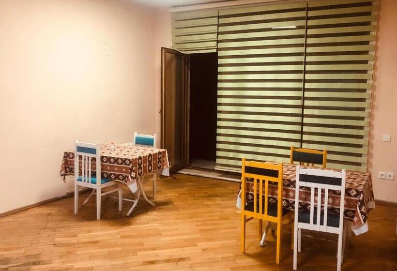 בית מלון כפרי Art Inn