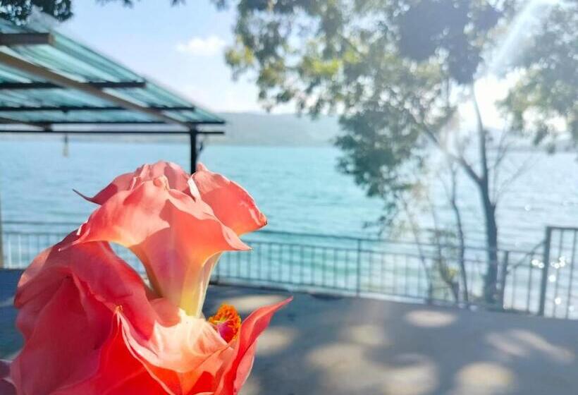 호텔 Lotus Lakeshore Homes