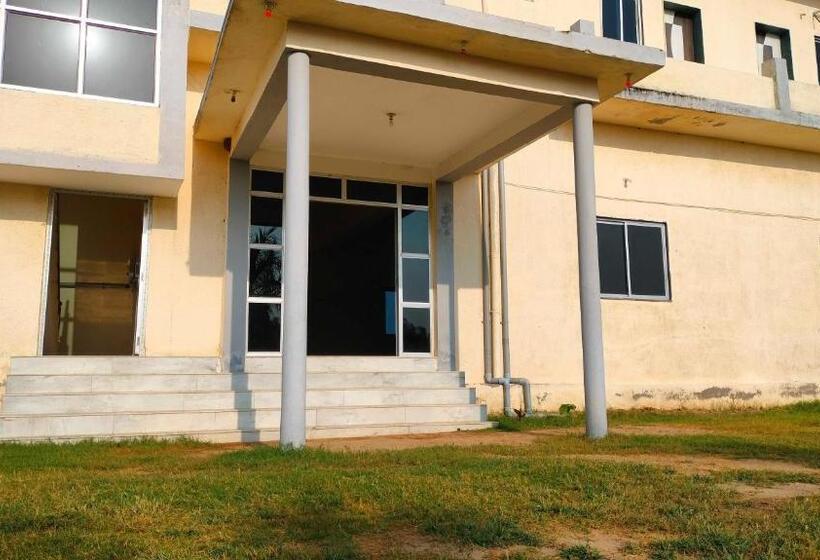 فندق Oyo Royal Palace