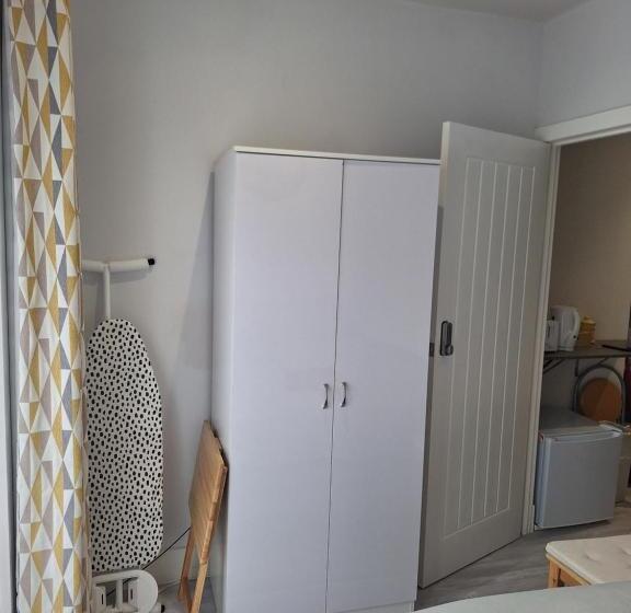 Пансион Deluxe Single Room Only For One Adult