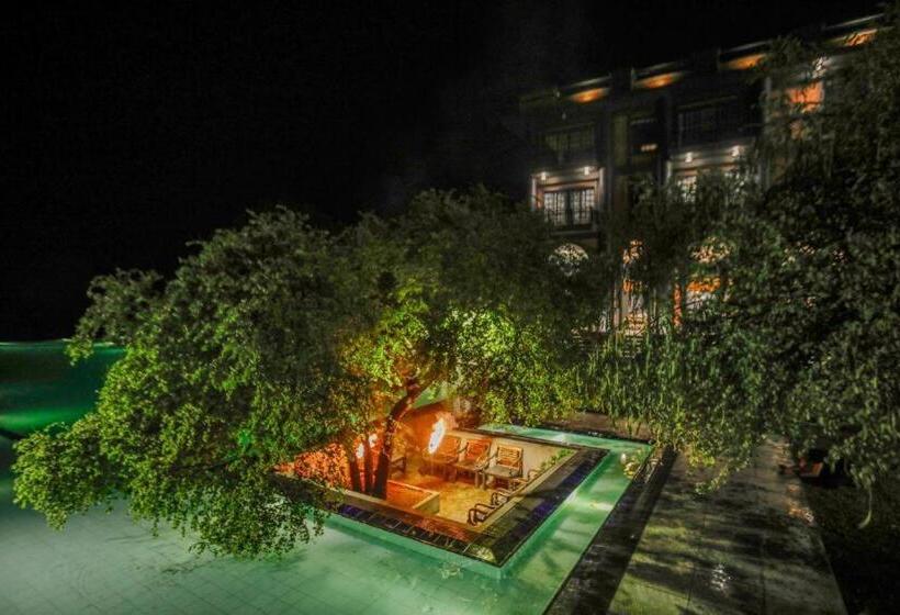 リゾートホテル Covanro Sigiriya   Brand New Luxury