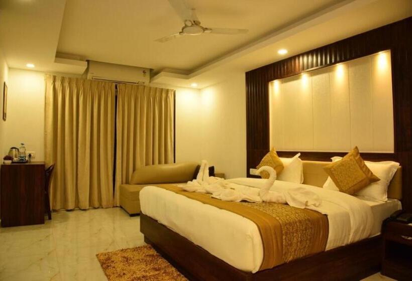 استراحتگاه De Falcon Beach Goa Candolim