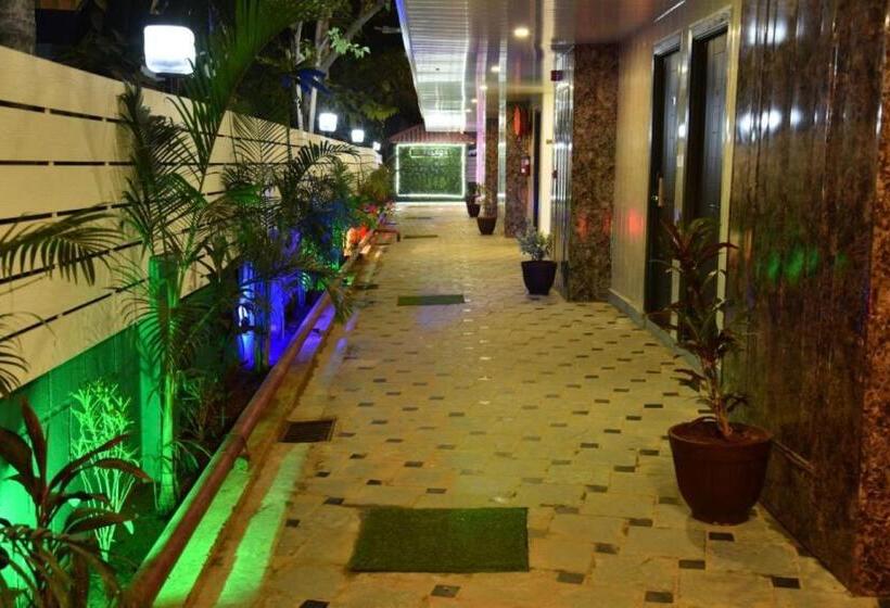 استراحتگاه De Falcon Beach Goa Candolim