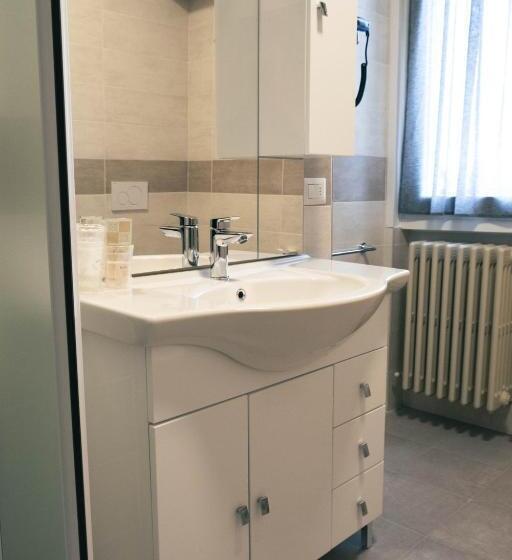 فندق Bella Napoli Albergo Chiari